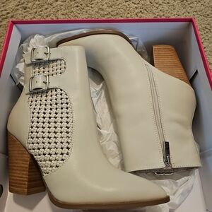 Steve Madden Light Beige Ankle Boots with Woven Detail And Zipper. New, No Box.